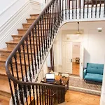 Republica Boutique Hostel *