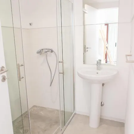 بيت شباب Republica & *